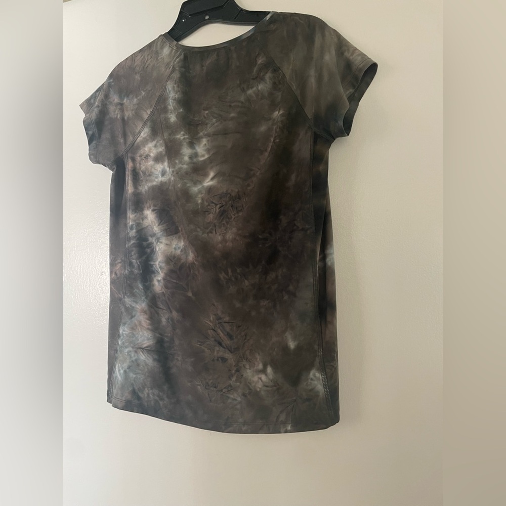 VOGO Athletica Black, Blue,Brown Tee size xl fits med.great condition. - Picture 4 of 4